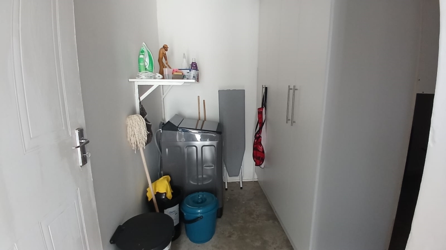 To Let 3 Bedroom Property for Rent in Parsonsvlei Eastern Cape